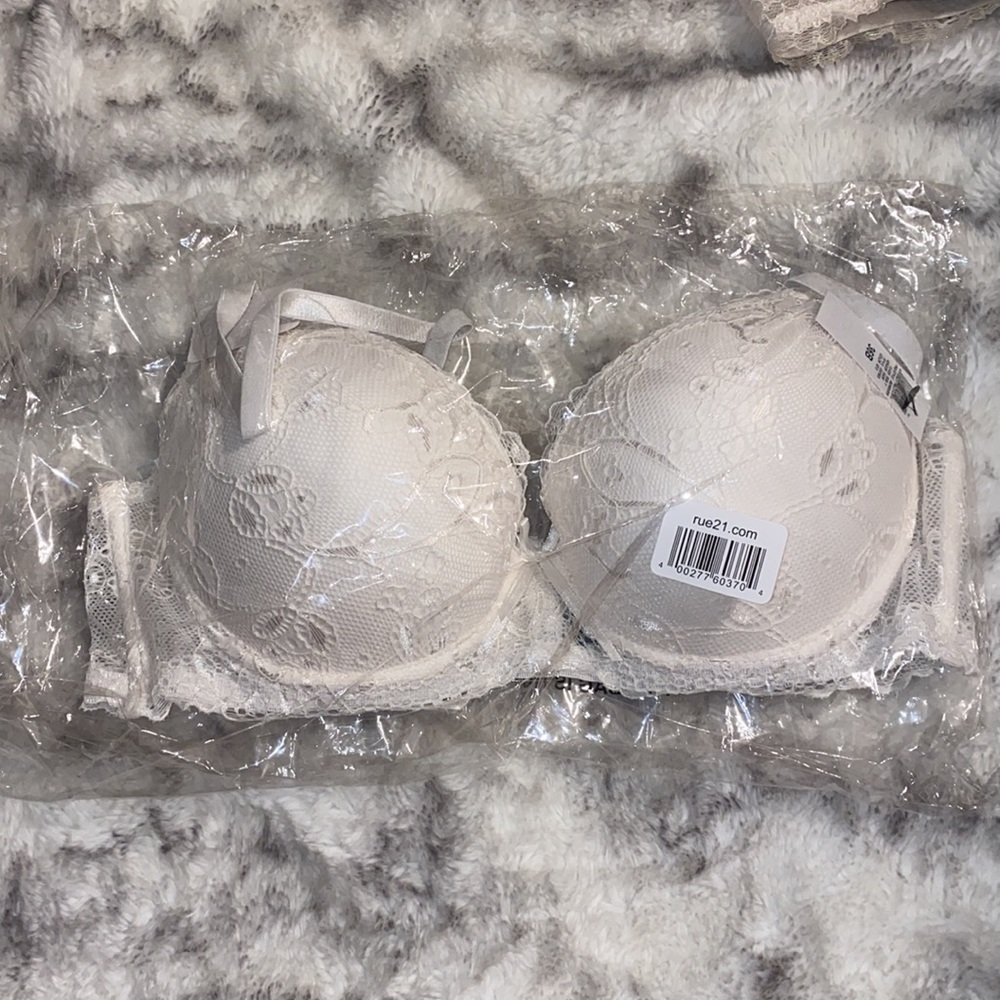 White lace push up bra